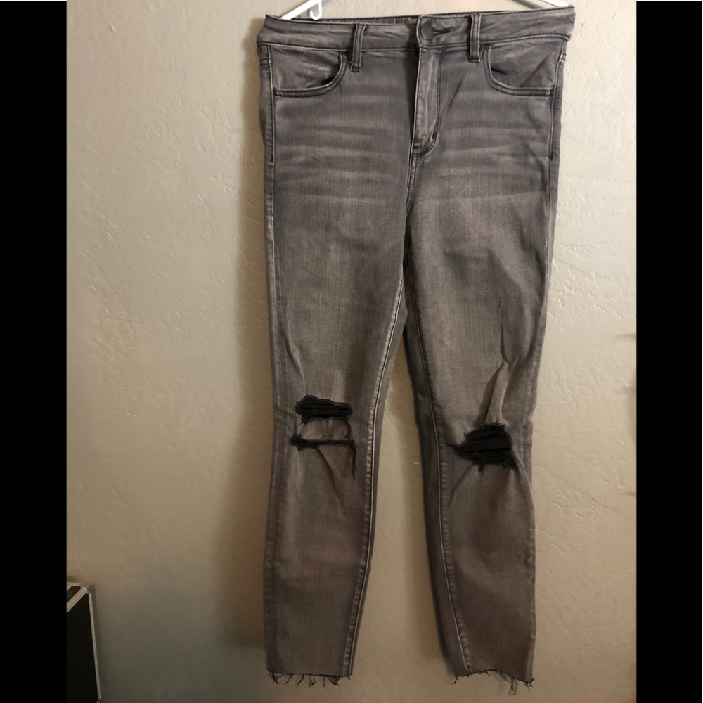 American Eagle Gray Distressed Jegging